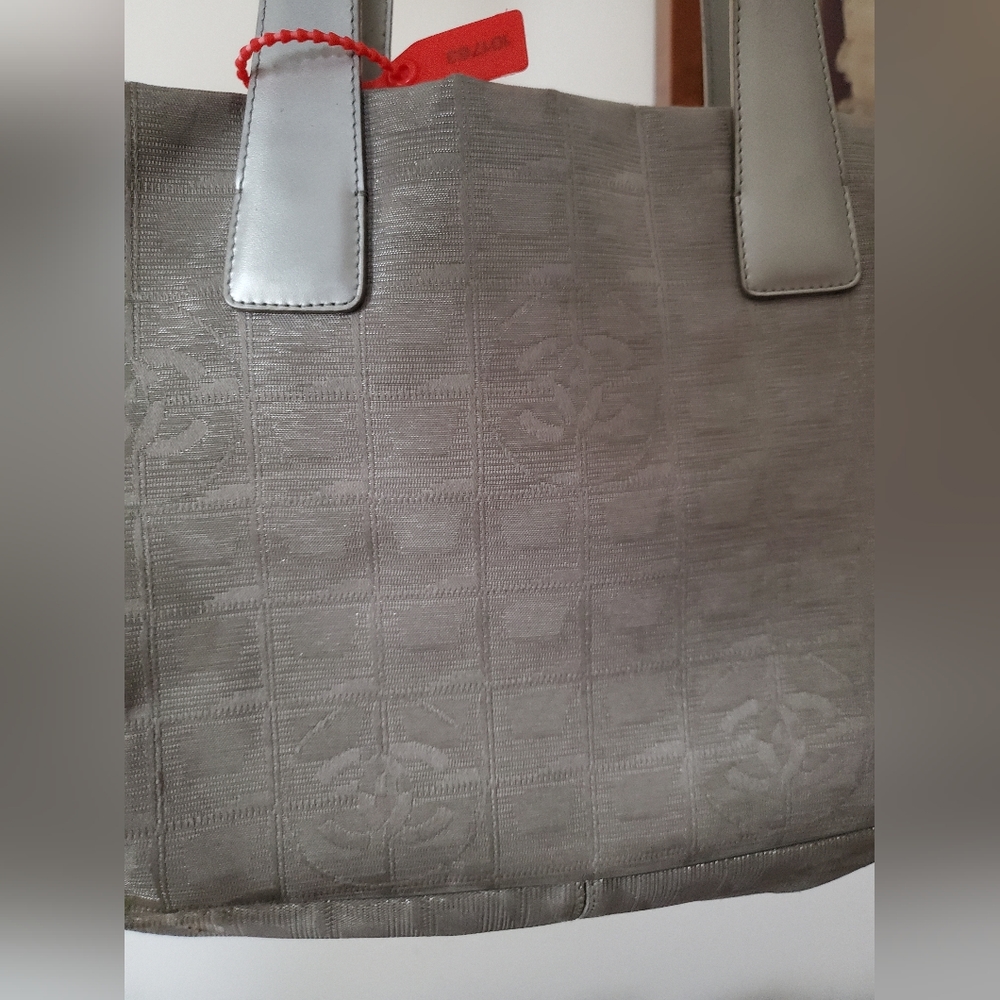 Authentic sparkling Chanel tote - Picture 2 of 8